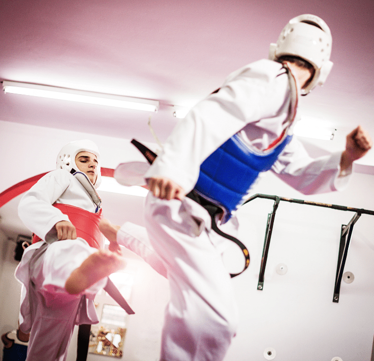 Practicantes de Taekwondo entrenando